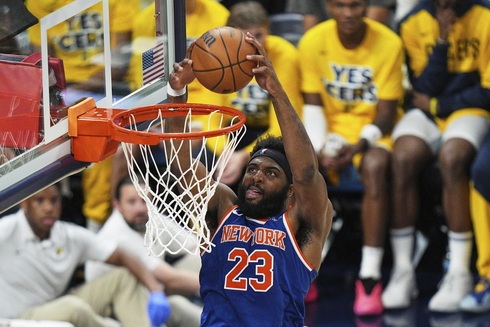 队记：尼克斯愿给米切尔-罗宾逊提供对球队友好的合同 以规避风险